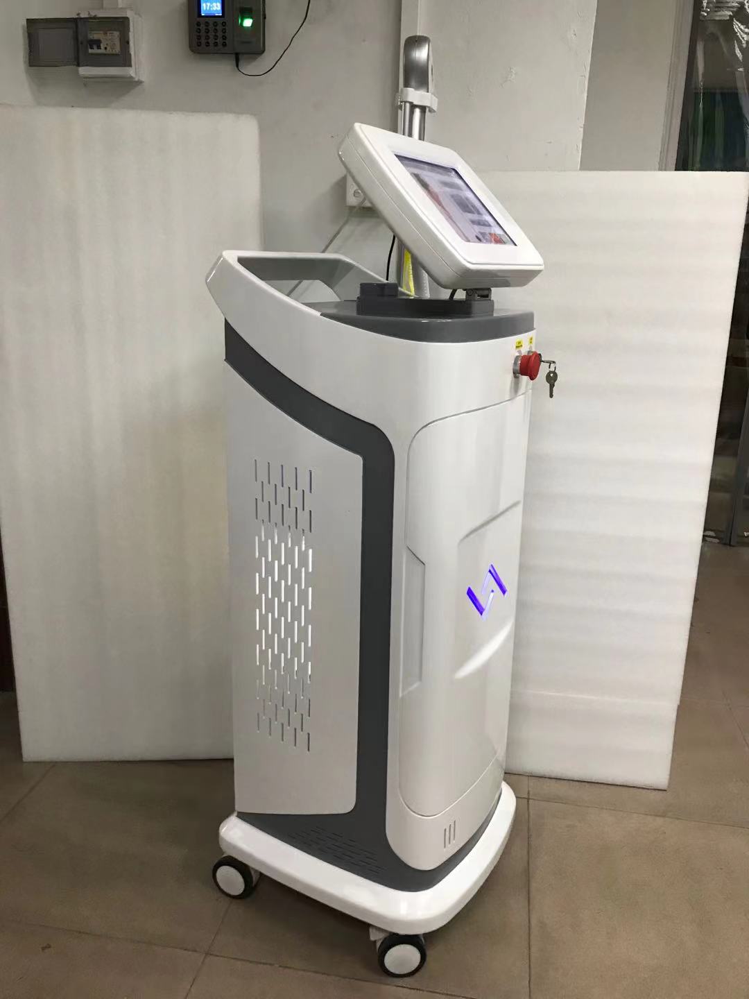 Professional 808nm Laser Hair Removal Machine with 3 wavelength directly Result supper cooling system painless permanent removed hair for all ski