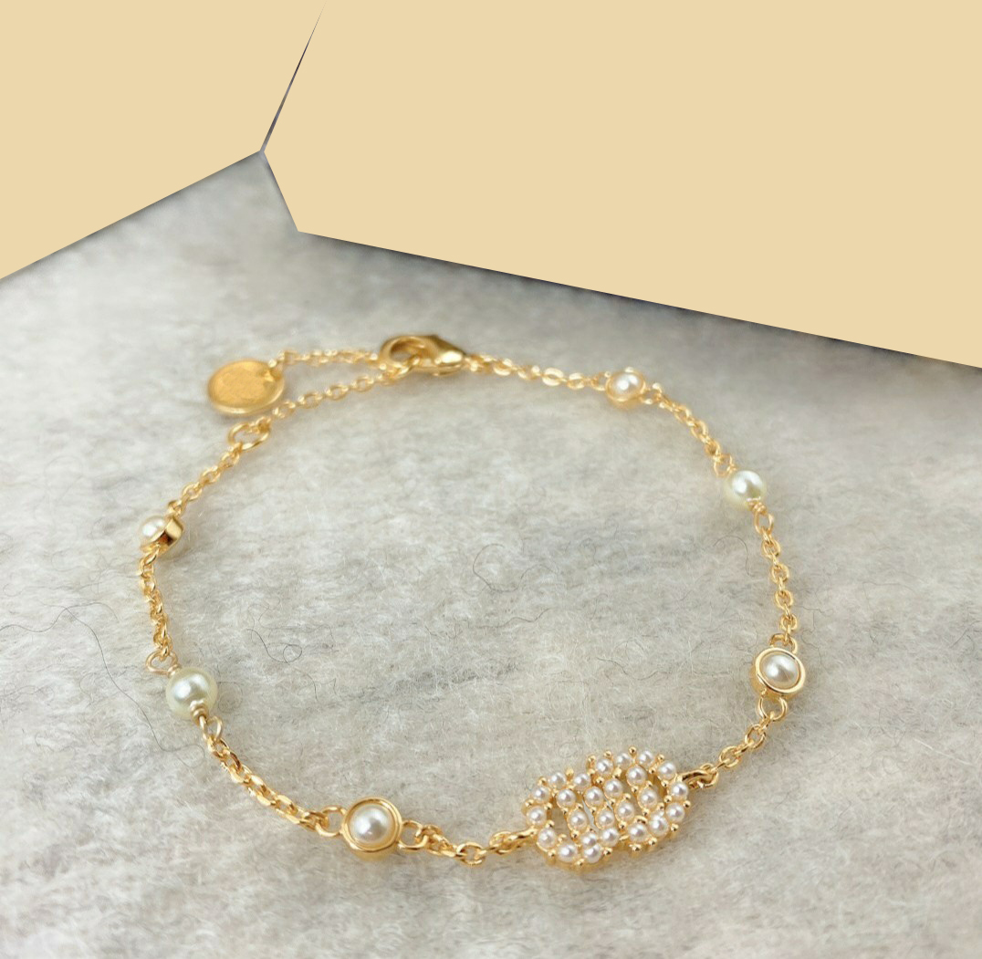 

Luxurys Designers bracelet Women Charm bracelet Trend fashion studded with diamonds high quality bracelets boutique gift jewelry pretty 10 style very good