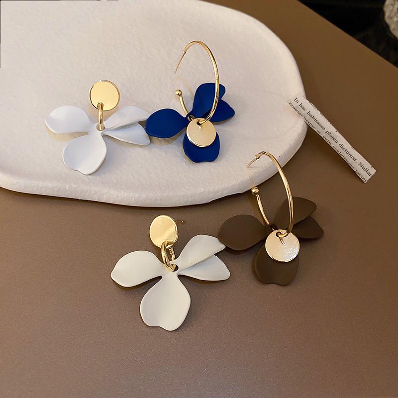 

Dangle & Chandelier Fashion Fresh Sweet Asymmetric Drop Earrings Korean Joker Metal Flowers Fine Women JewelryDangle
