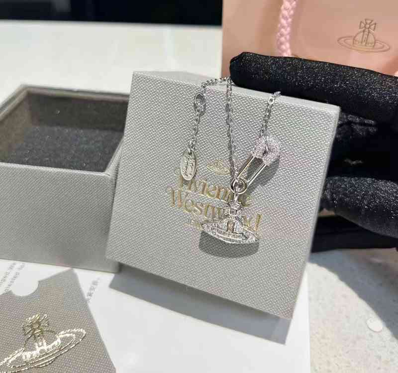 

Small and Luxurious Planet Pin Necklace Fashionable Versatile Western Empress Dowager Saturn Diamond Inlaid Advanced Earrings Women