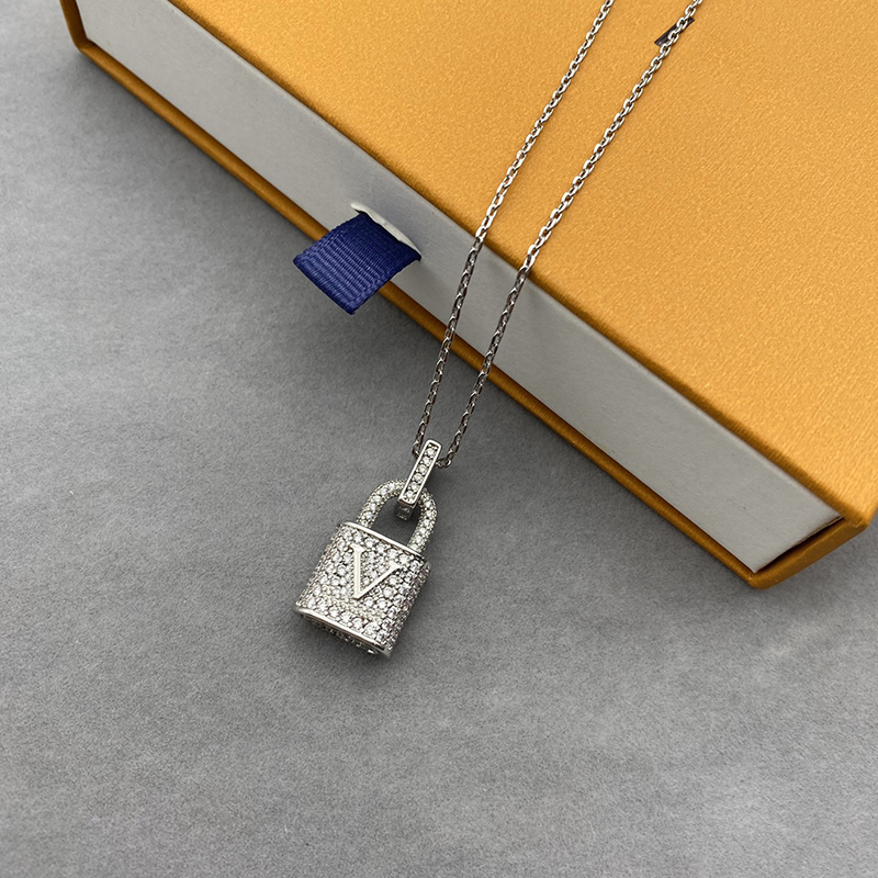 Womens Lock Necklace Designer Long Necklaces Luxury Pendant Diamonds Necklaces Fashion for Men Womens Gold Silver Necklace Unisex Couple Jewelry 220