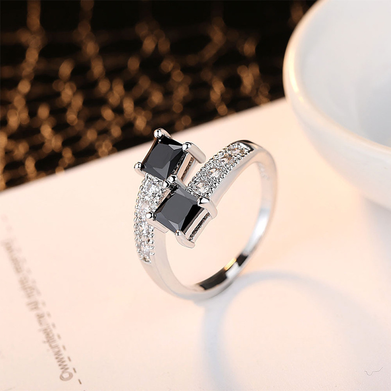

Vintage Black Zircon Ring Square Crystal Small Stone Wedding Ring For Women Men Trendy Claws Design Cross Engagement Rings