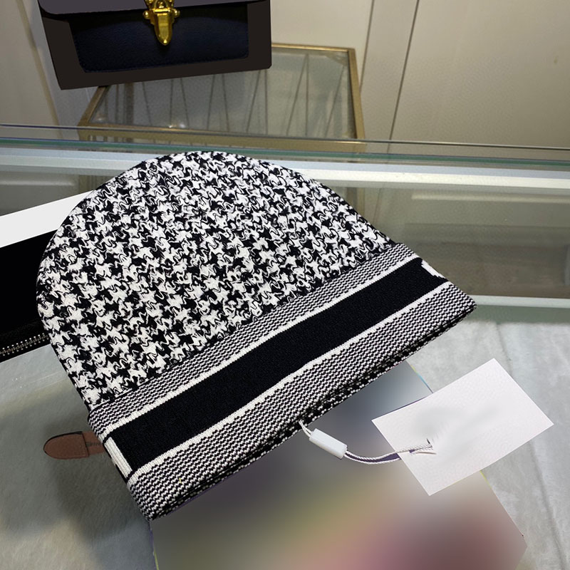 

Luxury Designer Beanie winter hat knitted hats fashionable men and women high quality classic style warm and comfortable good nice, Red