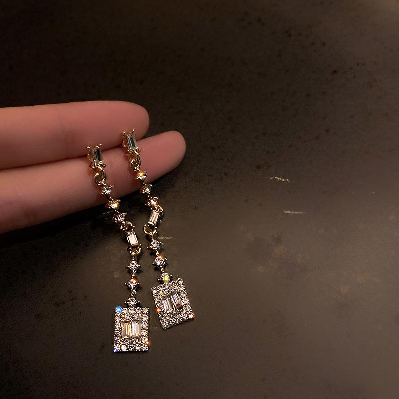 

Dangle & Chandelier Silver Needle Zircon Diamond Earrings Korean Personality Design Ins Temperament Fashion Geometric Square EarringDangle