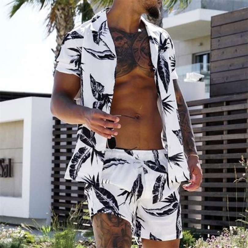 Tendance Hommes Ensembles Hawaïens D'été Plume Impression À Manches Courtes Bouton Chemise Shorts De Plage Deux Ensemble Voyage Décontracté Homme