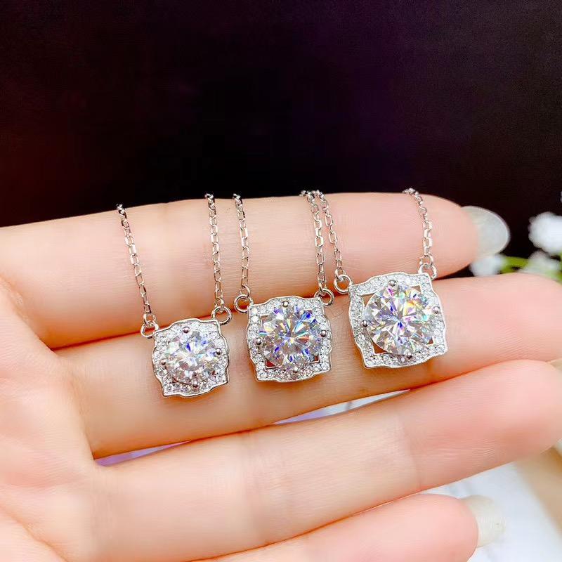 

Pendant Necklaces Moissanite Necklace Instrument Detectable 925 Sterling Silver Luxury Jewelry DesignerPendant