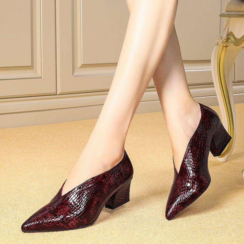 

Dress Shoes 2022 Fashion Designer Vintage Evening Ladies Pointed Toe V Cut Woman High Heel Pumps Sexy, Red