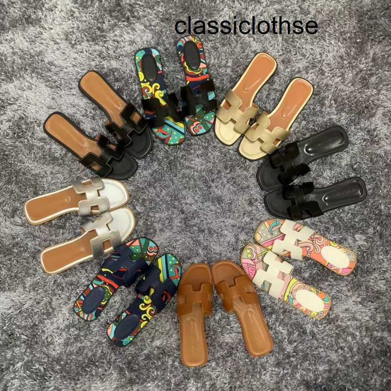 

Luxury Herme Slippres for women Sheep pattern h slippers women's summer flat bottomed fashion wear leather new H sandals, Korean beach tourism one word 8TJ9, Calico color white standard code