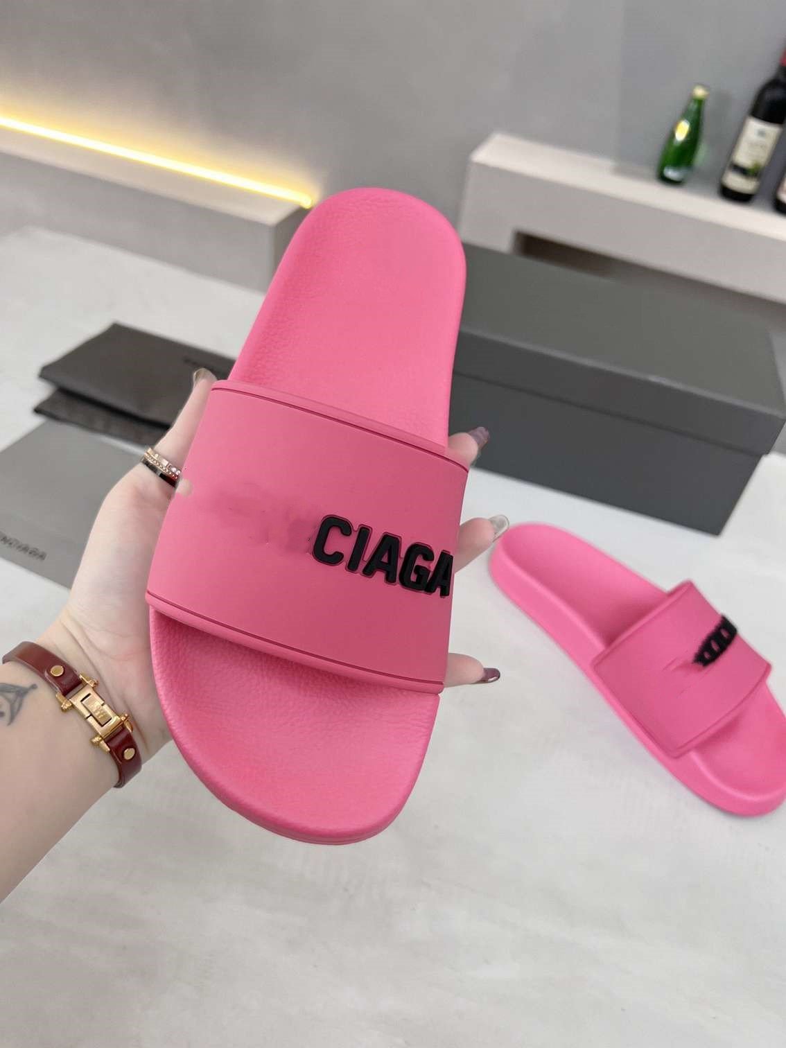 

Luxury Fashion Casual High Quality Autumn and Balencaigaity Winter Men's Women's Multi-color Thick Sole Slippers D040