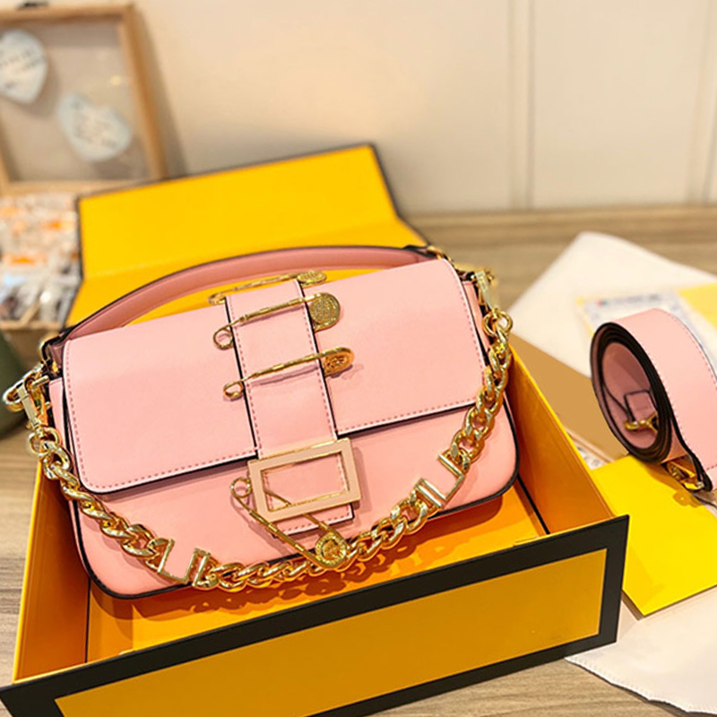 

Gold Chains Baguette Bag Plain Women Handbags Letter Cross Body Bags Genuine Leather Metallic Fashion Pin Armpit Bag High Quality Detachable Belt Strap Wholesale, White front with pin