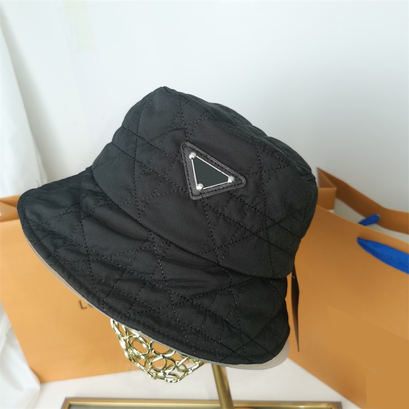 

Bucket Hat For Women Autumn Windproof Fleece Cotton Interlayer Winter Casquette Designer Letter P Fashion Hats Street Stingy Brim Hats Men, Black