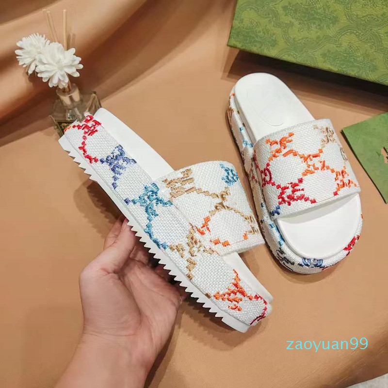 Plateforme de la plate-forme pour femmes Sandale Sandal Chaussures Fashion Broidered Toiled Slides Slip on Slippers Mesdames 2,2 pouces Hauteur B