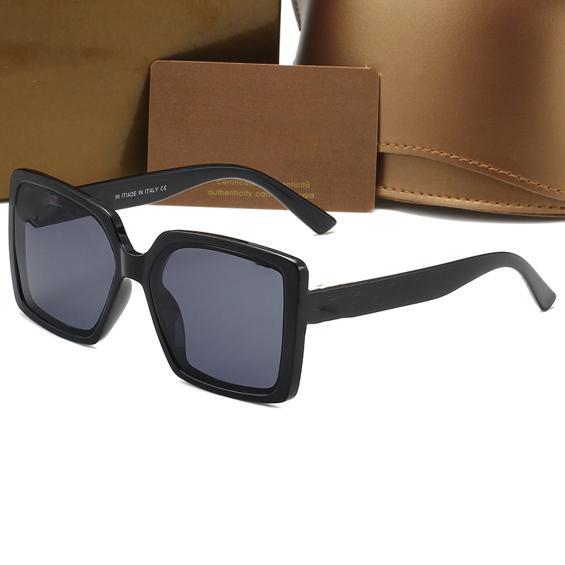 

8930 Designer Sunglasses Men Women Eyeglasses Outdoor Shades PC Frame Fashion Classic Lady Sun glasses Mirrors for Women