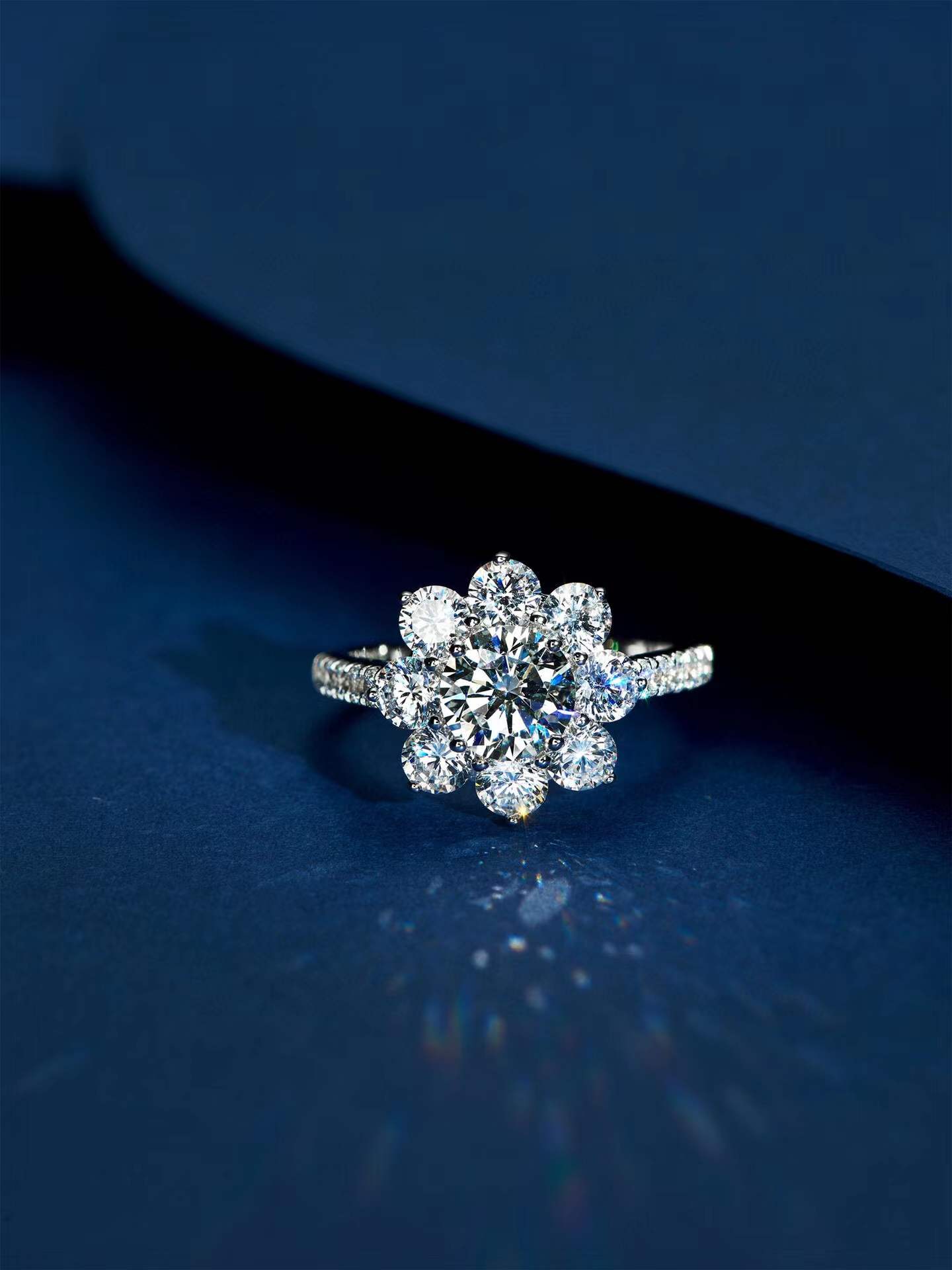 

Classic S925 Sterling Silver Wedding Jewelry For Women Geometric Crystal Sunflower Ring Luxury Round Moissanite Diamond Rings