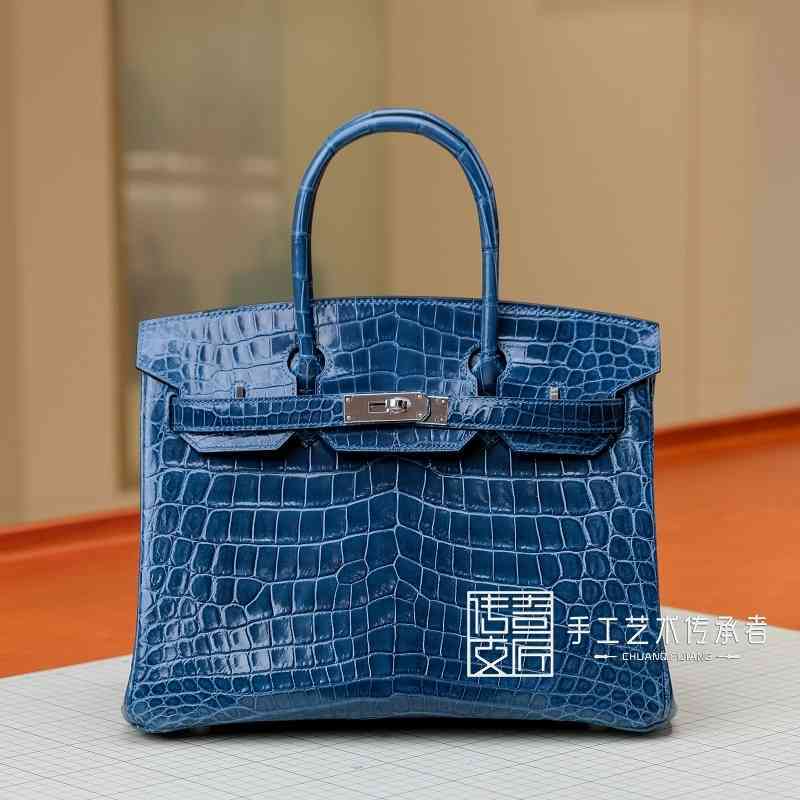 

2022 Birkins New Bag Platinum Bag Bright Crocodile Skin Storm Blue 30cm Silver Buckle Portable Women's Bag Casual and Versatile, 30cm gold buckle