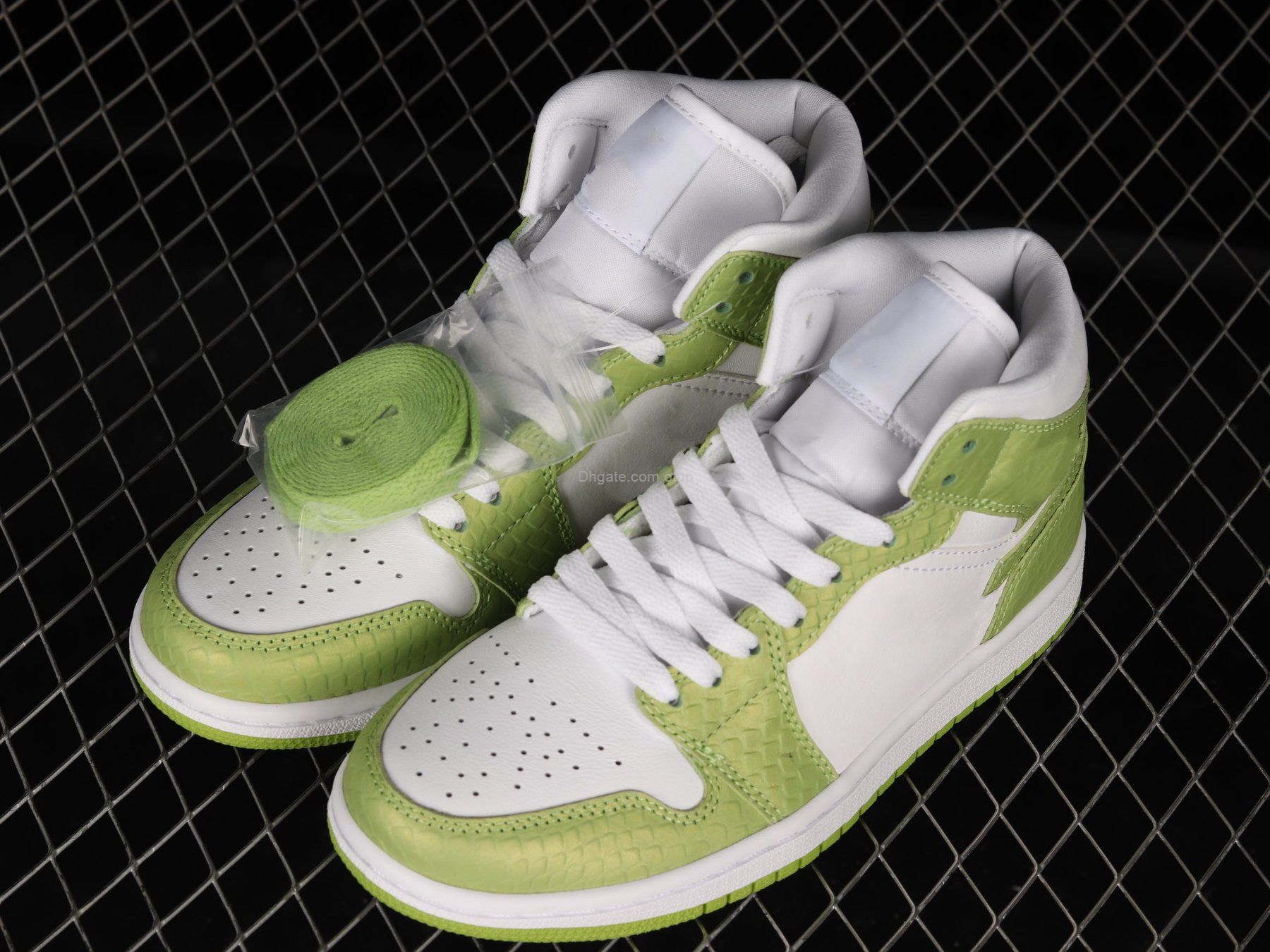 

1 Mid Green Python DV2959-113 Basketball Shoes Womens Mens Size US 4-10 36-44