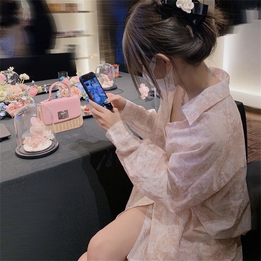 

2022 spring and summer new women' wear embroidery all over print animal long sleeve casual shirt loose top, Pink