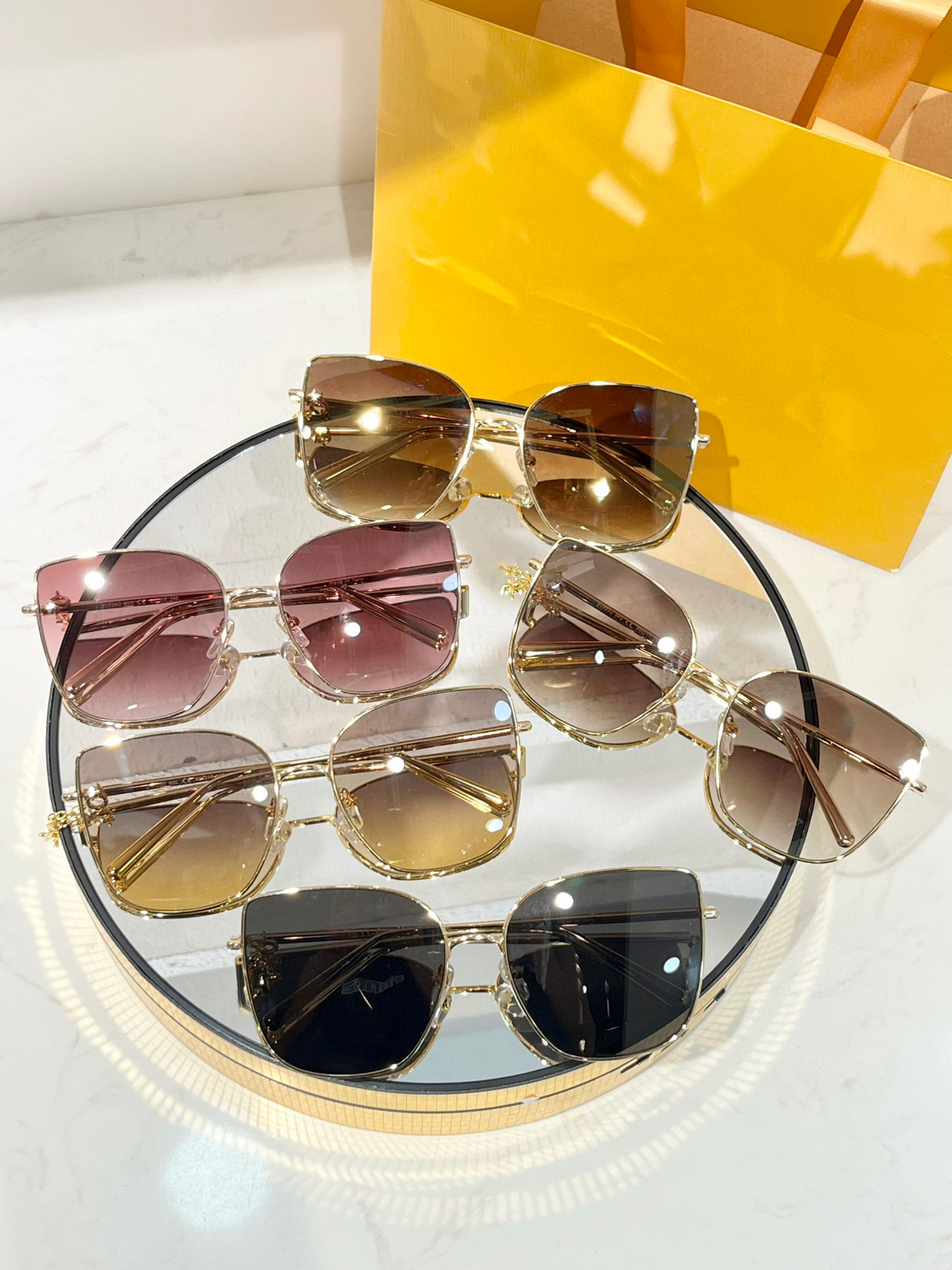 

Men Sunglasses For Women Latest Selling Fashion Sun Glasses Mens Sunglass Gafas De Sol Top Quality Glass UV400 Lens With Random Matching Box 1721-1725