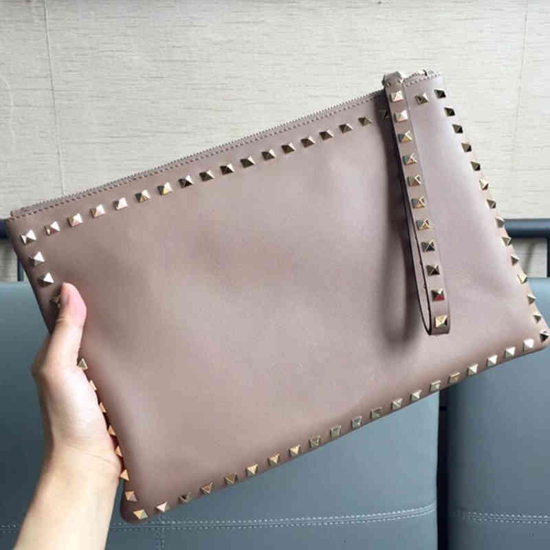 Sac d'embrayage Rivet Classic Femmes sacs à main Poursts Sac à main lettre de mode portefeuille de bracelet supérieur