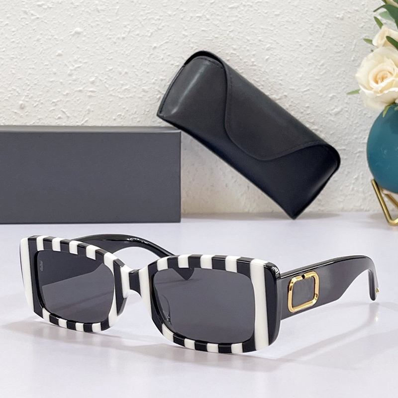 Fashion Womens Sunglasses Designer Exquisite Simple Small Square Wine Red Imported Plate solid color Frame Gold Symbol Arm UV400 Beach