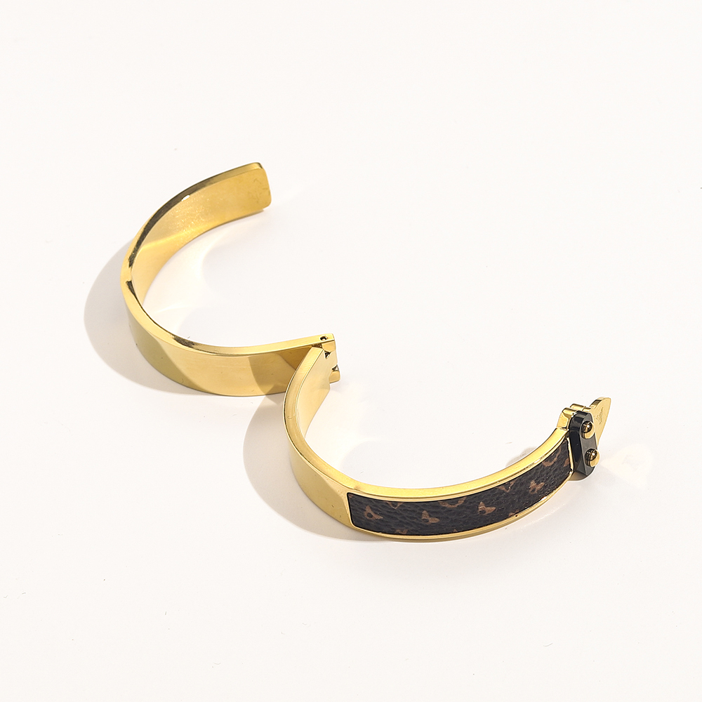 

Designer Branded Bracelets Women Bangle Designer Jewelry Faux Leather 18K Gold Plated Stainless steel Bracelet Womens Wedding Gifts ZG1302