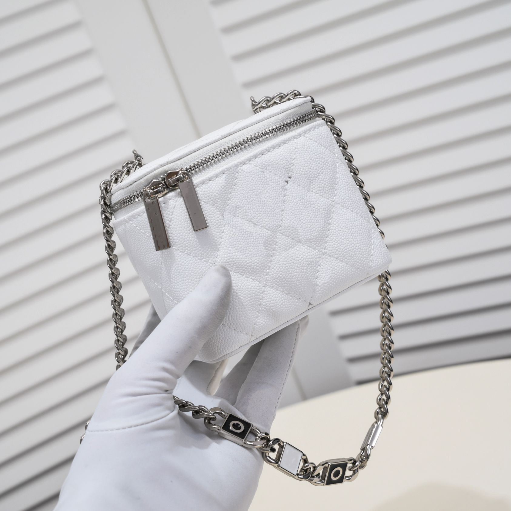 Nouveau émail de boucle en émail Boîte sacoche sacs mini flip matelass chain épaule portefeuille fille en plein air sac matelassé avec miroir de