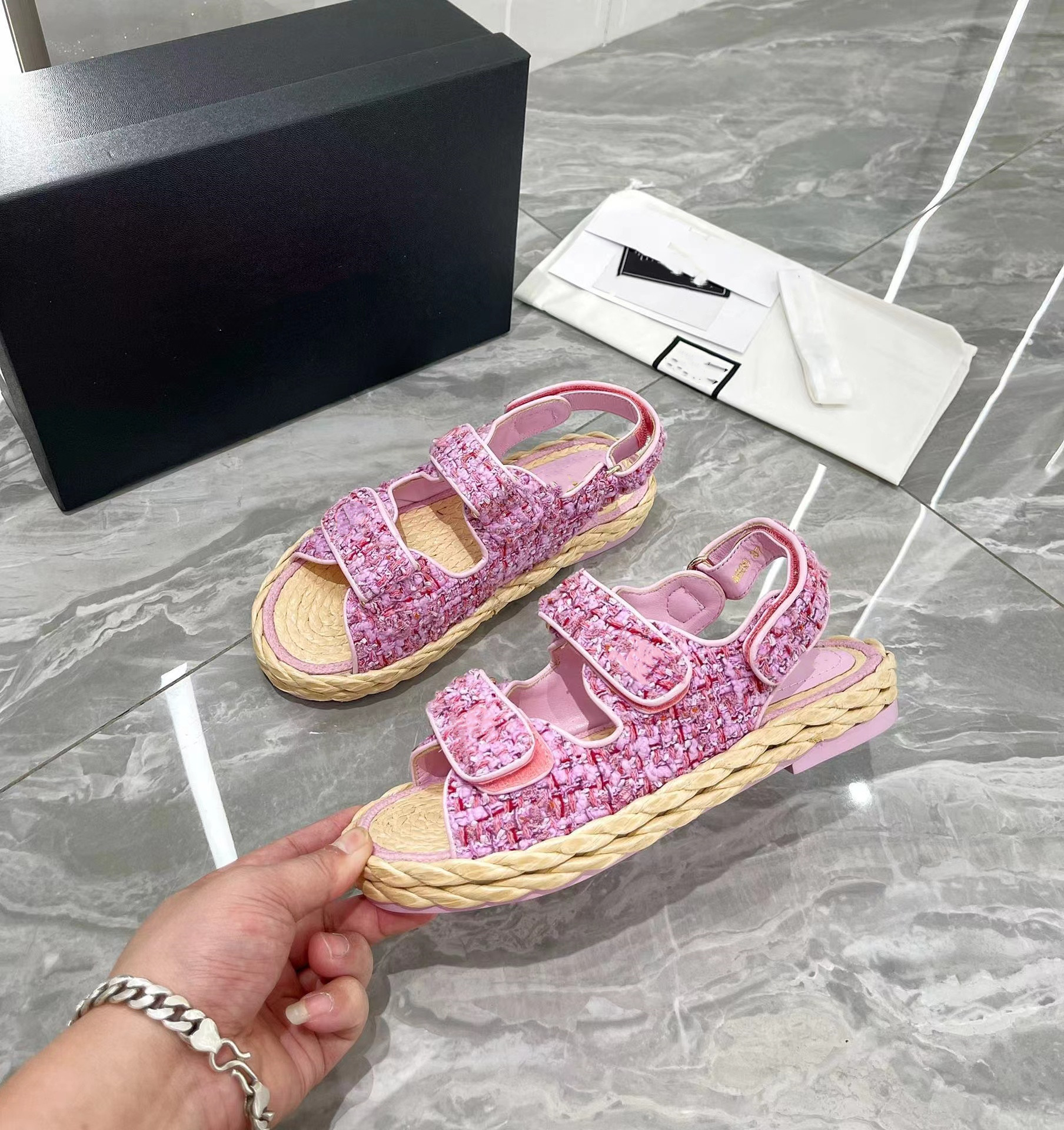 

Grass sandals woven open toe beach shoes Custom material upper hook & loop sandals size 35-41, 00