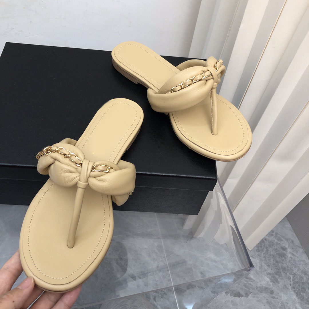 

2022 Summer Women Sandals Slippers Lambskin Metal White Outdoor Casual Sandal Designer Luxury Fashion Ladies Beach Flat Flip Flops, Clear