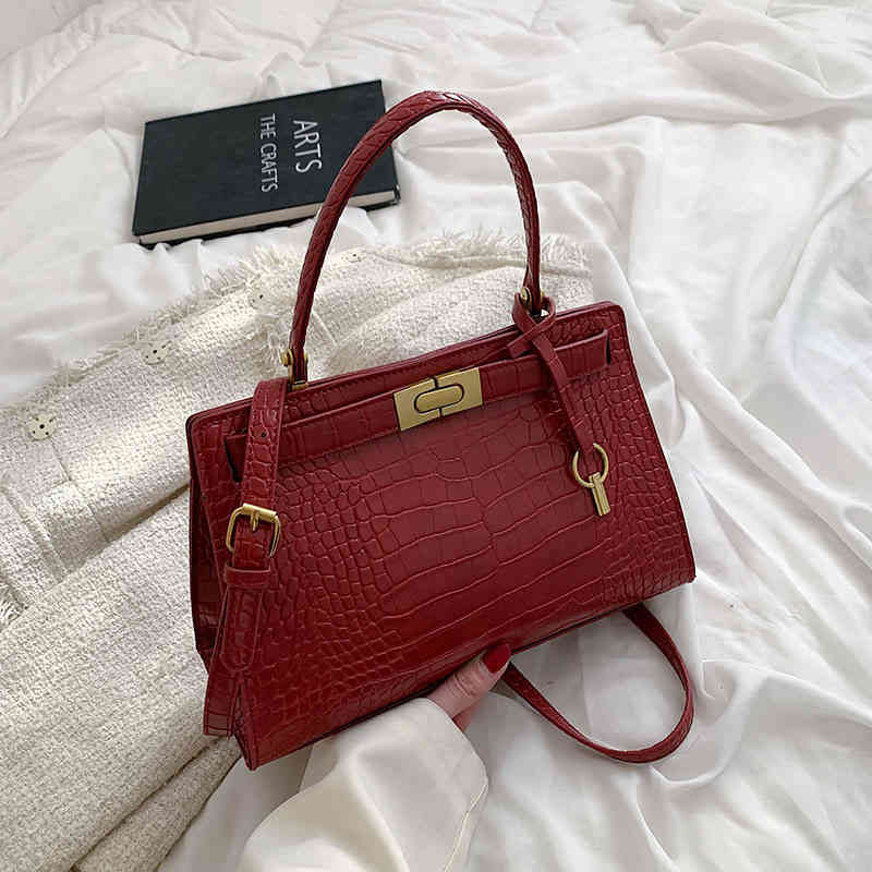 

Purses Outlet Texture female 2022 new versatile Messenger Bag bride French minority handbag, Small red