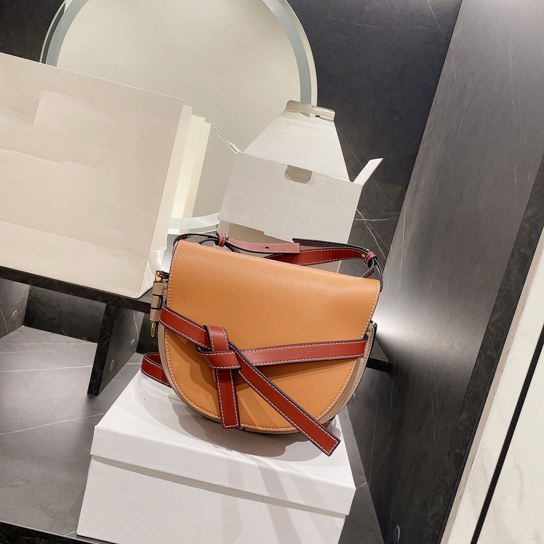 

Classic bags Lady Saddle Bag Fashion Color matching Shoulderbag Women Handbag Floral Design Shoulder Ladies Bag Purse Wallets Totes Handle Female Luxury Handbags, Brown