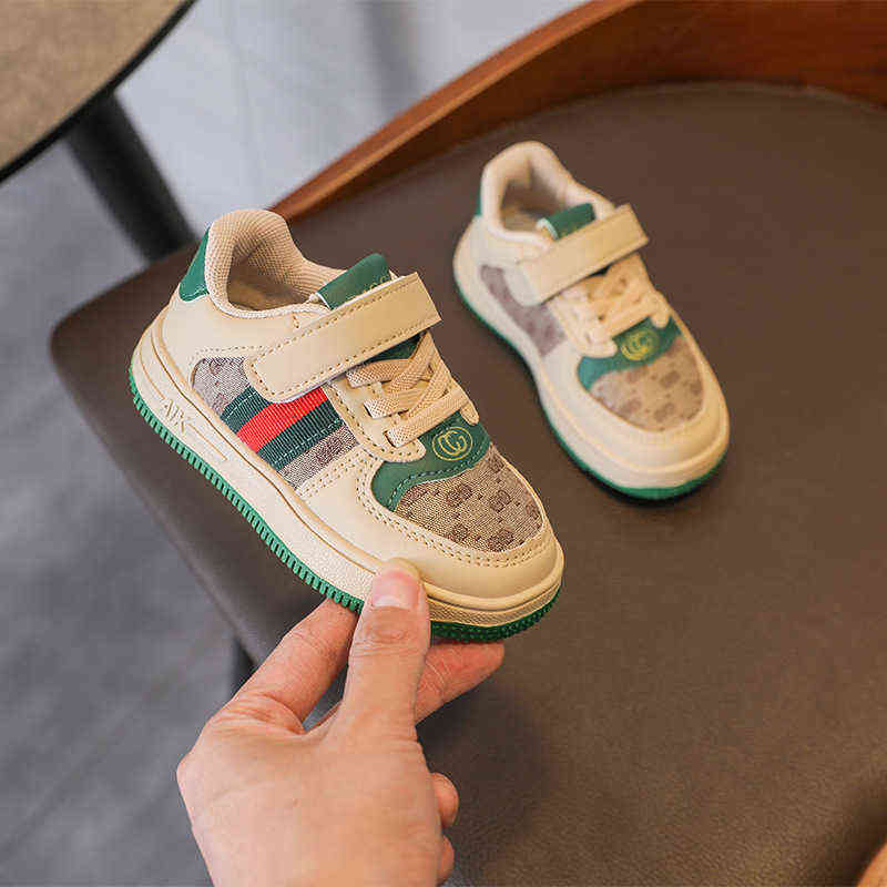 Chaussures à semelle souple printemps et automne pour garçons et filles Chaussures décontractées en cuir Velcro Chaussures pour enfants