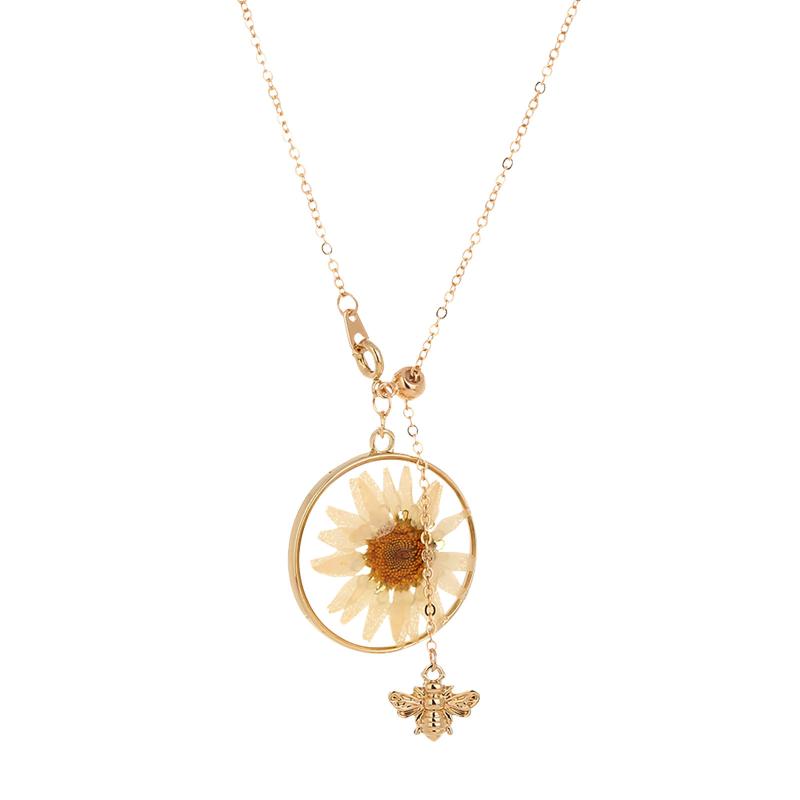 

Chains Chrysanthemum Fresh Dry Chain Pendant Necklace Natural Single Bee Huanqi Trend Small Necklaces & Pendants