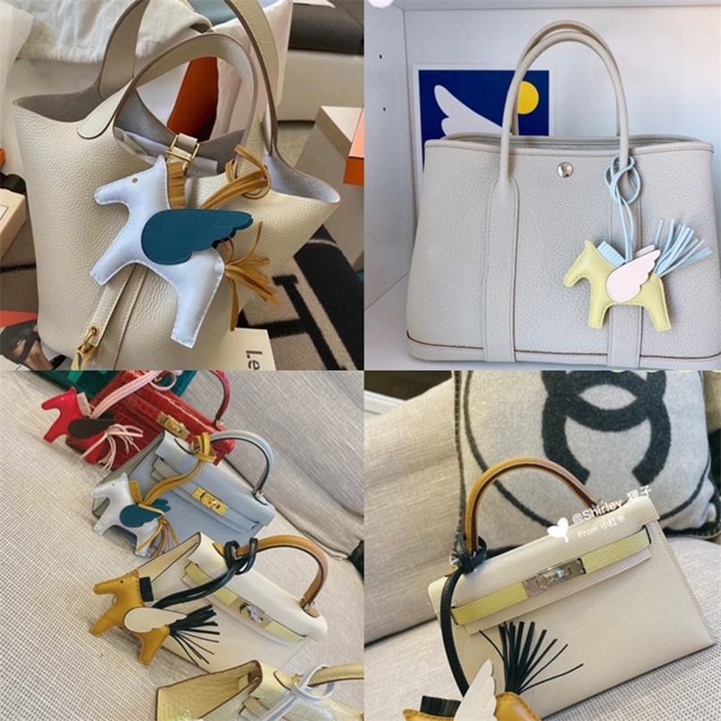 

PU Leather Horse Shape Hanger Keychain Color Pendant Decoration For Ladies Bag Charm Accessories Ornament Gifts 220623