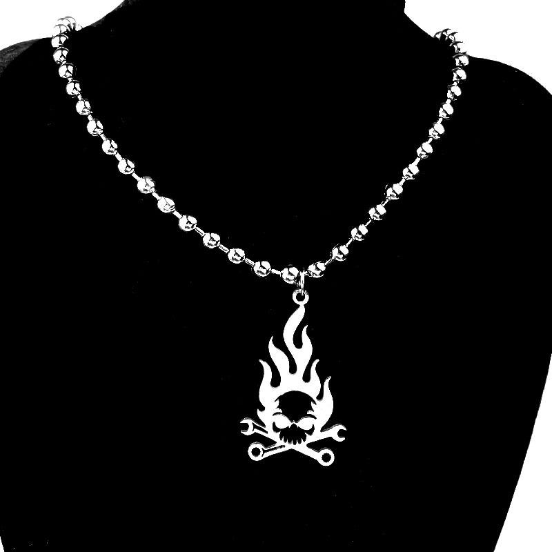 

Pendant Necklaces Fashion Punk Hyperbole Metal Flame Skull Sword Bones Wrench Necklace Hiphop Thorns Beads Chains Choker For Men Women