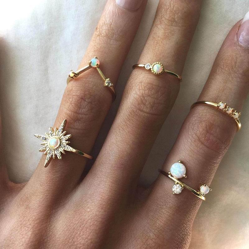 

Wedding Rings Gold Color Delicate White Fire Opal Cz Sun Burst North Star Fashion Classic European Women Tiny Ring Mini Simple Dainty RingWe