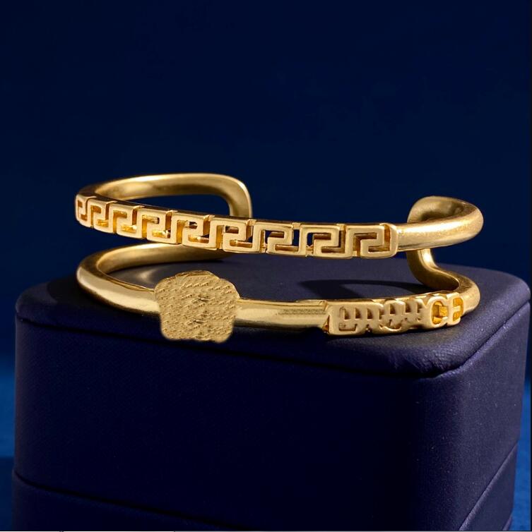 

New Designed Open Bangle Hollow Out Banshee Greece Meander Pattern Medusa Head Portrait 18K Gold Plated Women Medusas Bracelets Designer Jewelry Party Gifts B223