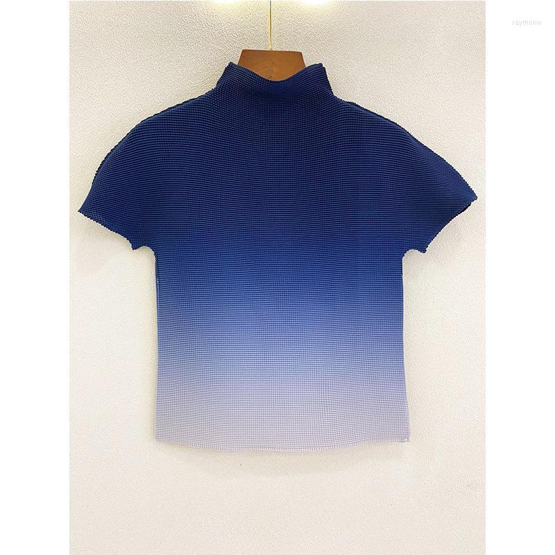 

Women's T-Shirt Miyake Pleated Top Women's Design Sense Niche Summer Fashion Short-sleeved Gradient ShirtWomen's, Picture color