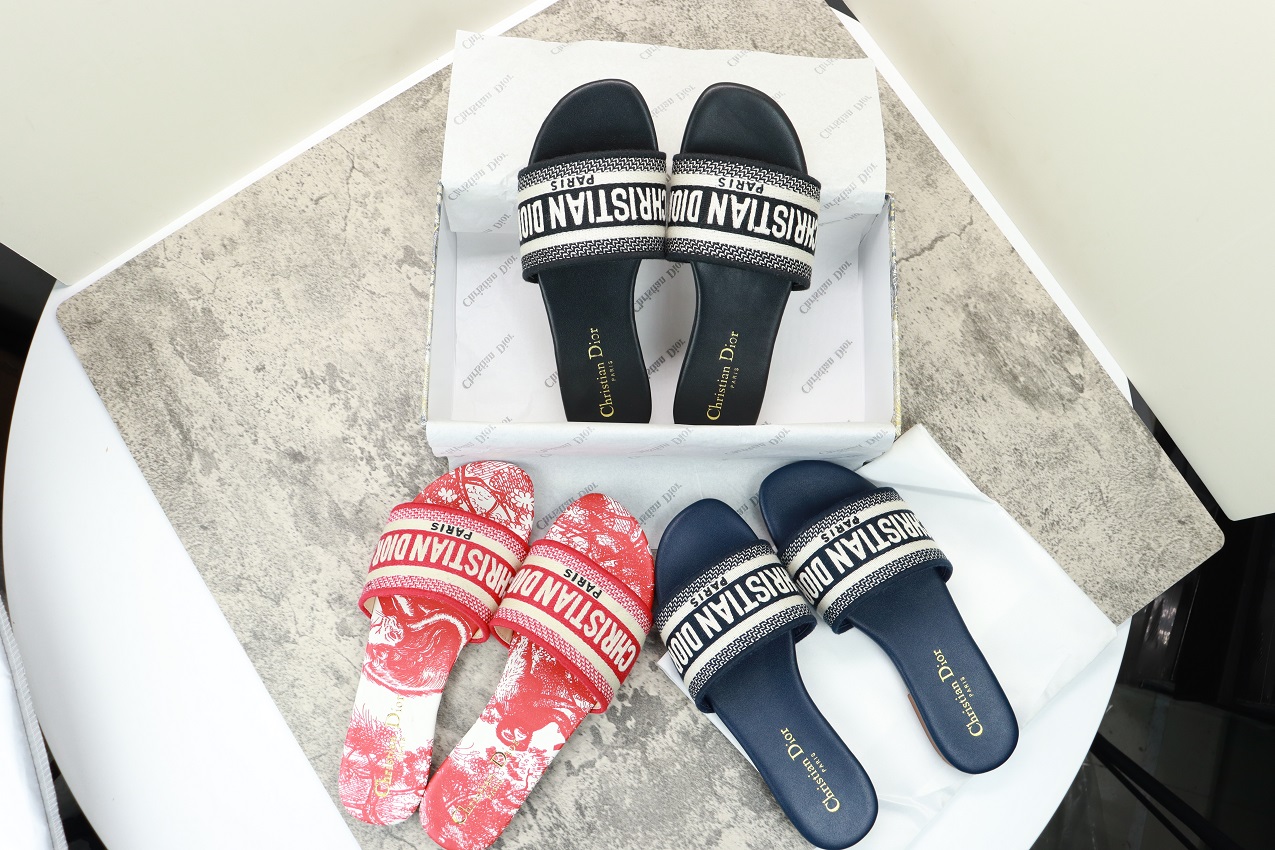 Mode Sandales Designer Femmes Pantoufles Chaussures De Plage Classique D'été Intérieur Tongs Mocassins Appartements Chaussures Dames Sandale Pant