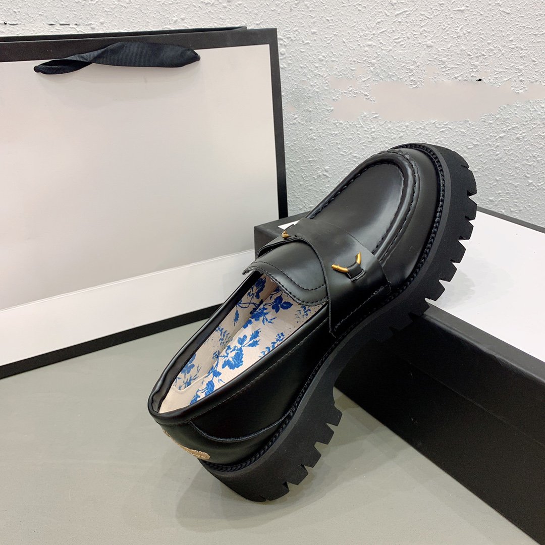 

Loafers Shoes The Latest and Hottest Horse Title Buckle English Academy Style Retro Platform Loafers 3D Computer Embroidered Gold Thread Bee, Original box