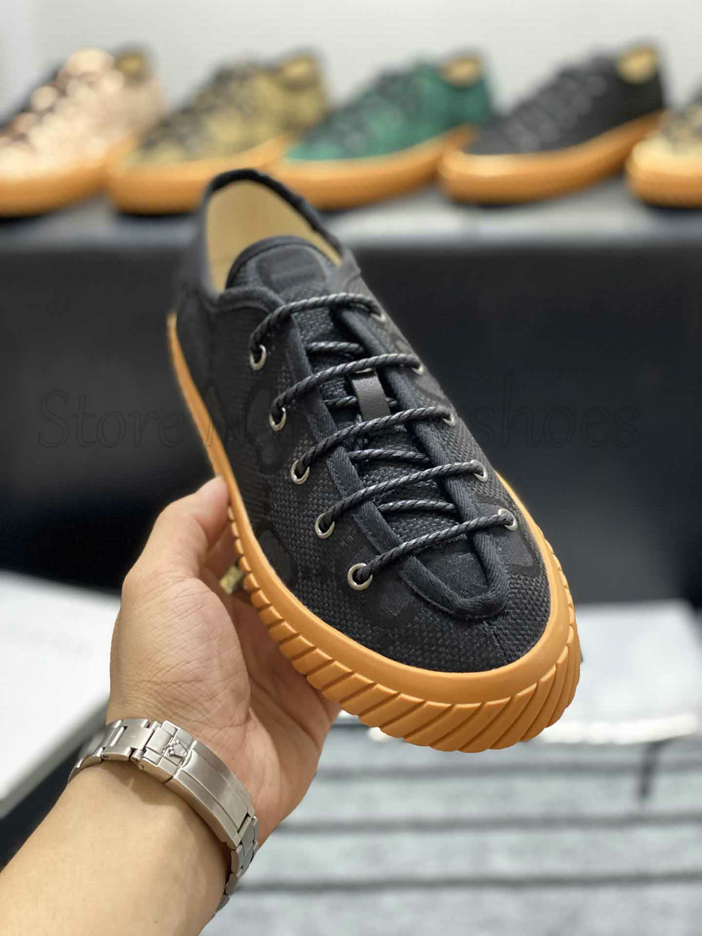 

Luxury Mens Skateboard Shoes Monograms Canvas Flats Running Trainers Black Brown Green Designers Fashion Rubber Sole Lace-up Sports Sneakers, Customize