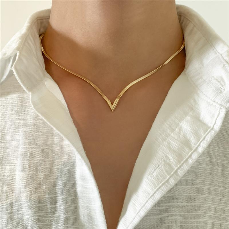 

Chains Women's V-shaped Snake Chain Choker Necklaces Gold Vintage Short Clavicle Collar Hip Hop Jewelry GiftChains