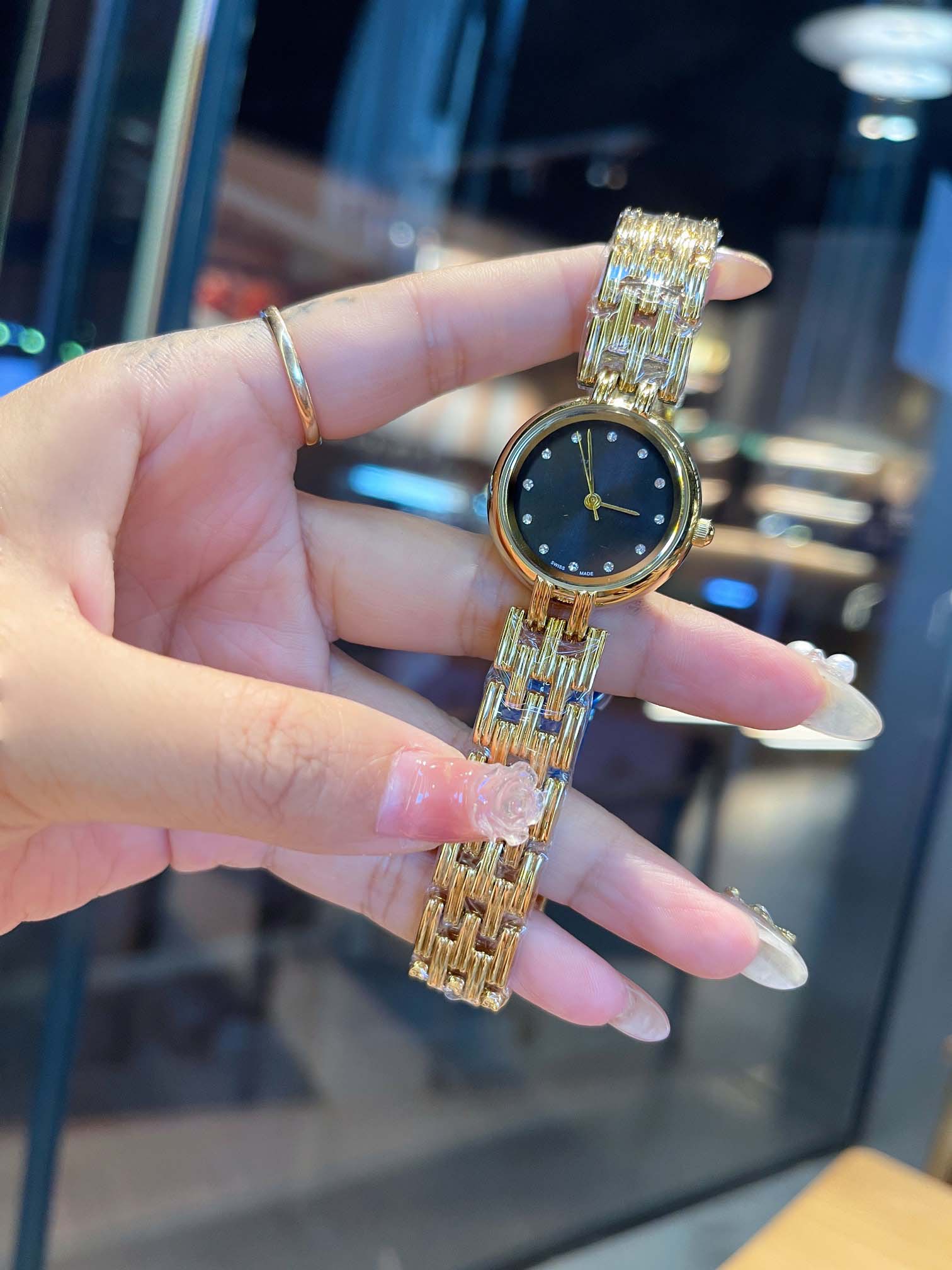 2022 Montre de haute qualité pour femmes, montre de luxe de styliste en diamant, bracelet en acier inoxydable