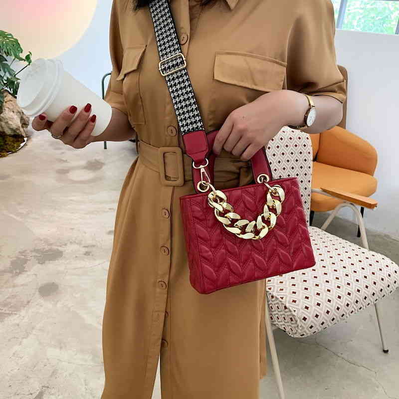 

Designer Handbags Bag Women's New Messenger Net Red Fashion Princess Diana Portable Single Shoulder Messenger Texture Trend, Little black