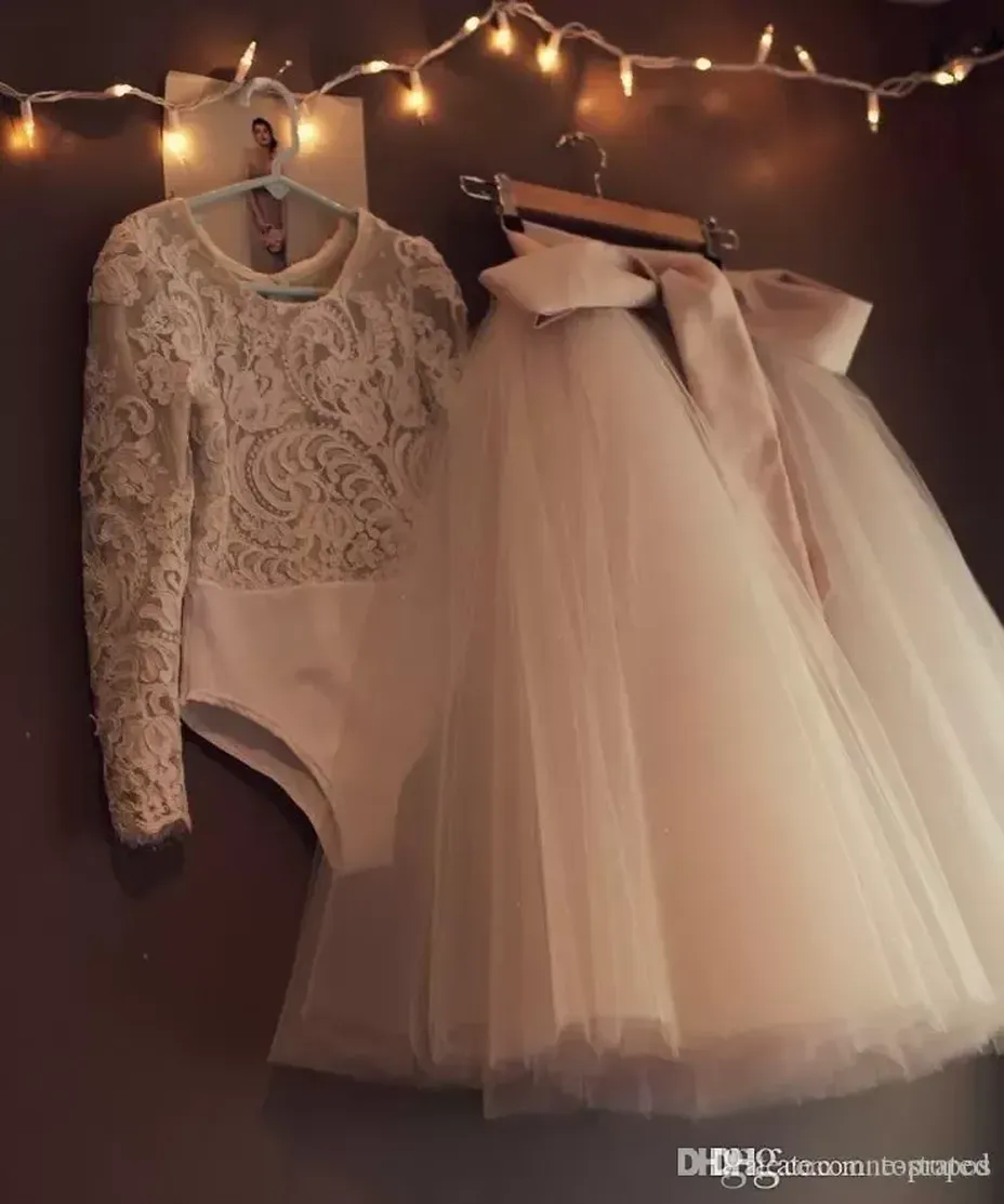 2022 Long Sleeves Lace Flower Girls Dresses Two Pieces Tulle Lovely Little Kids Skirts Tea Length Princess Communion Birthday Gowns-image-762136973