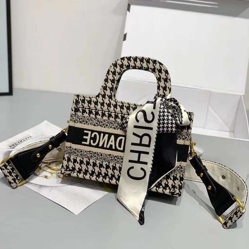 Sacs de créateurs 2022 NOUVEAU MINI BRROIDE BACK SOHAT D SAG D Brand Tot Temperament Temperament Goddess Poldalile Handbag One épaule