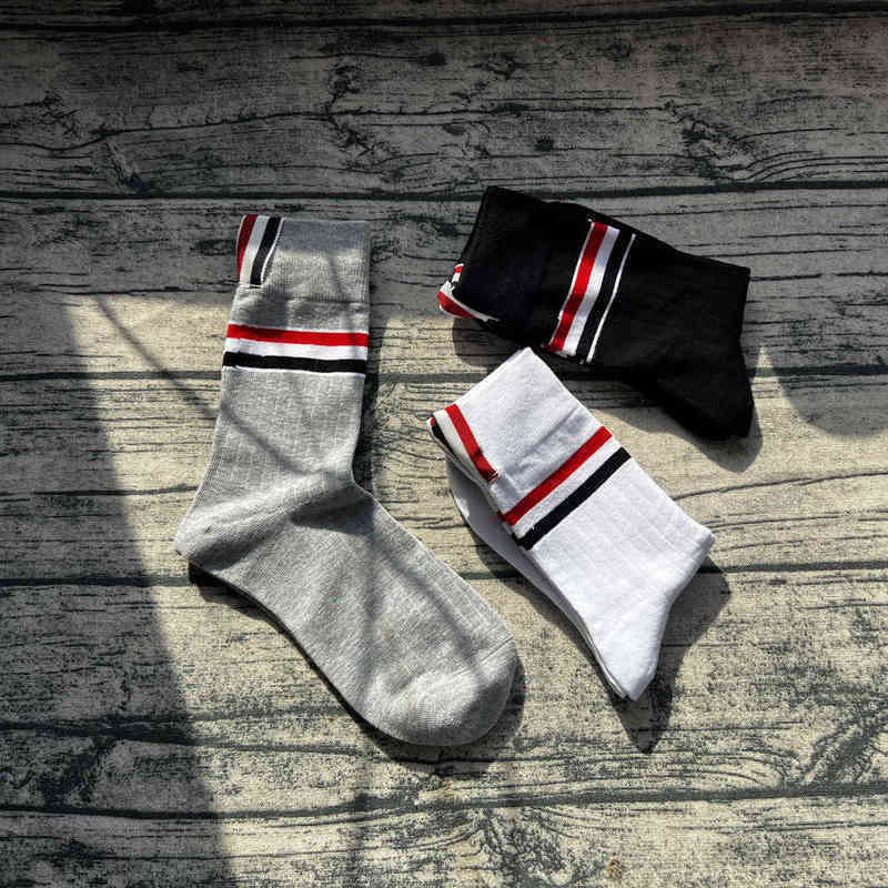 

2021ss new TB sewing mark three color horizontal bar middle tube socks men and women couples summer pure cotton black tide brand socks, Beige