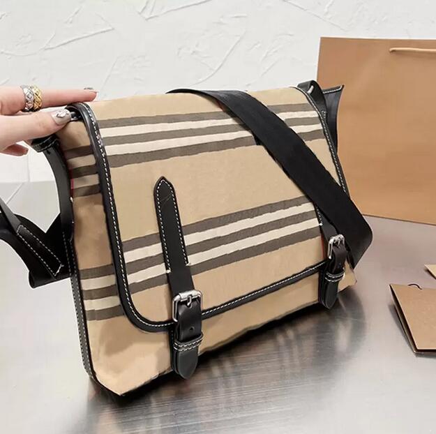 

Luxury Messenger Bags Shoulder Purse Plaid Handbag Purse Fashion Canvas Hasp Back Zipper Pocket Large Capacity Purses Women Cross Body Wallet, Khaki