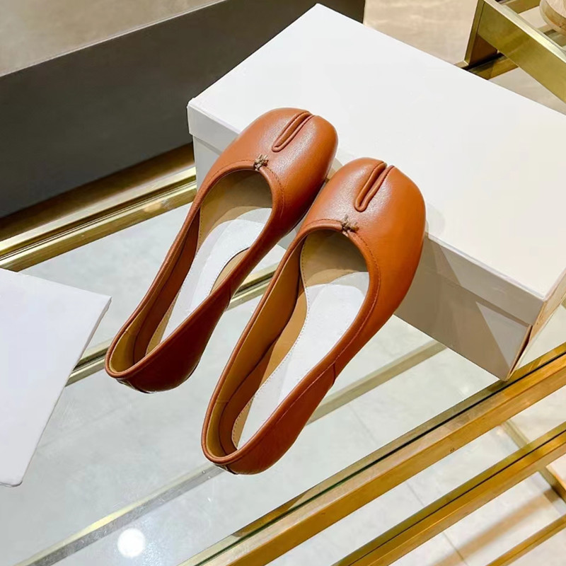 

New Low Heel Split Toe Moccasins Fashion Brand Designer Shoes Comfortable Ladies Casual Shoes Driving Bike ShoesDress Shoes, Shoe box