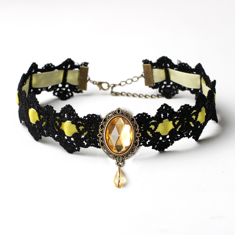 

Creative Harajuku Necklace Women's Lace Baroque Pearl Glass Oval