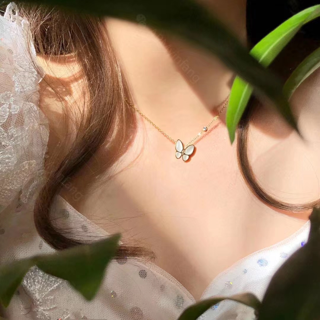 

Necklace Fashion Elegant Clover Necklaces Gift for Woman Jewelry Pendant Highly Quality 18 Color Box need extra
